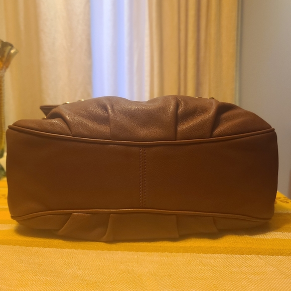 Authentic Fendi Mia Purse with Gold Chain Strap - Picture 4 of 13